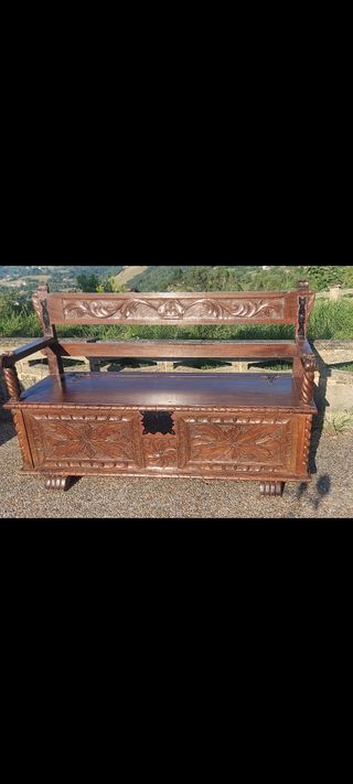 Banco baul madera tallado antiguo