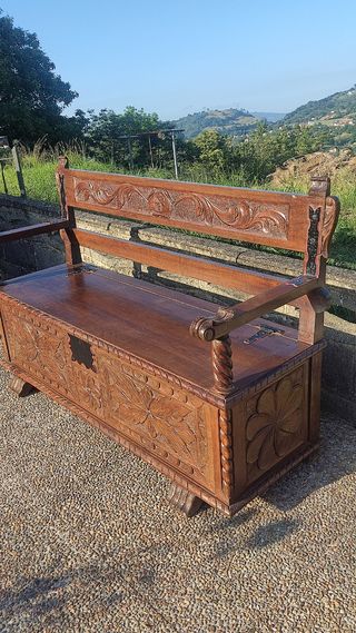 Banco baul madera tallado antiguo