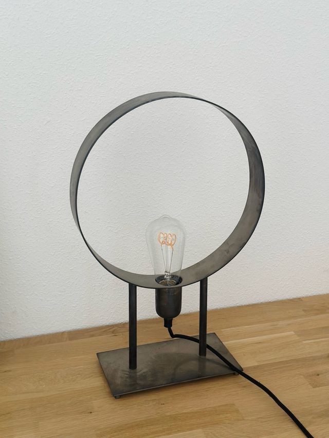 Preciosa lámpara aro metal diseño vintage