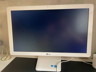 Portátil LG blanco sobremesa 