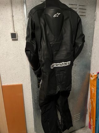 Mono Alpinestars cuero talla 58