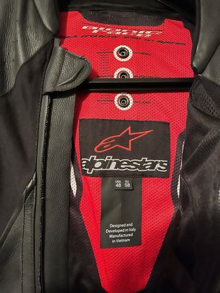 Mono Alpinestars cuero talla 58