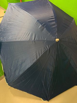 Sombrilla playa azul y gris