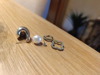 Pendientes variados y pulsera