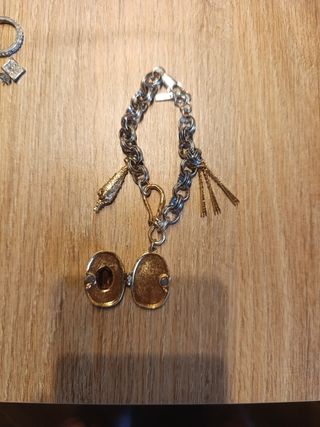 Pendientes variados y pulsera