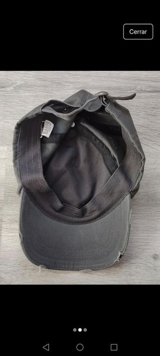 Gorra Primark calavera negra