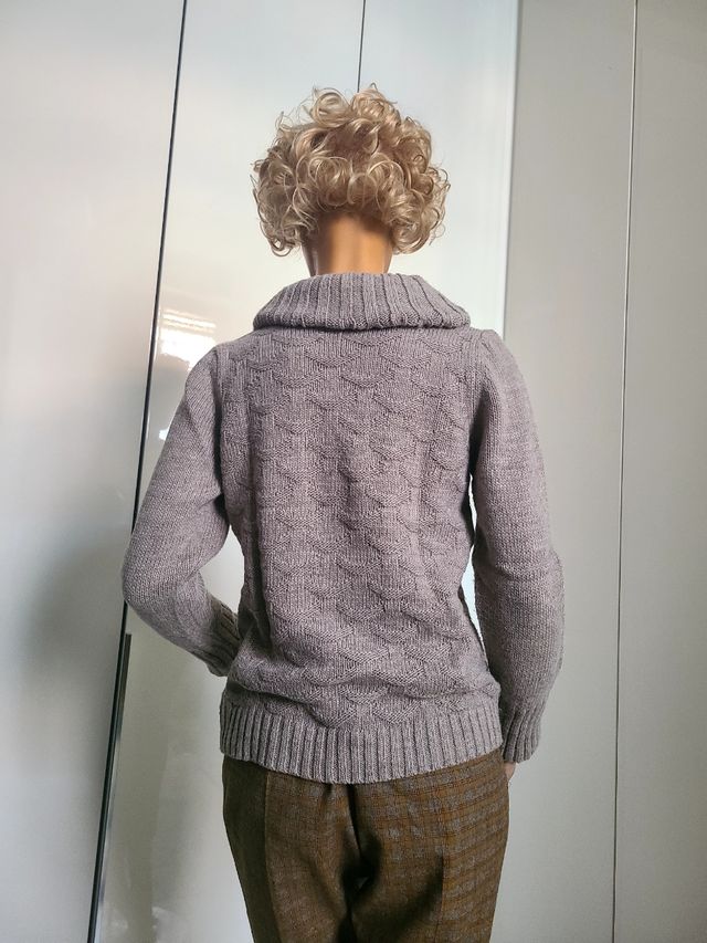 Maglione beige collo alto lana