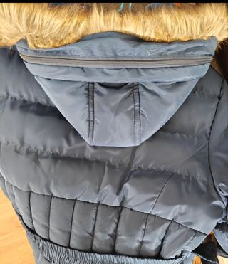 Abrigo acolchado azul con capucha talla 42 