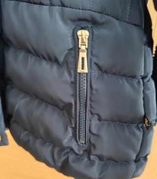 Abrigo acolchado azul con capucha talla 42 