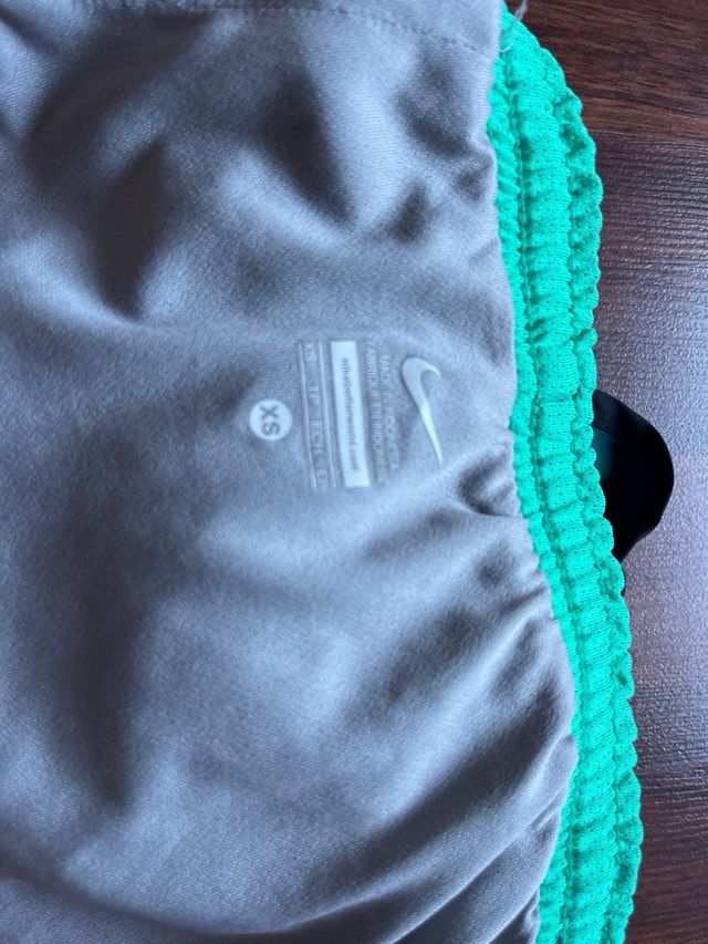 Shorts Nike running verde