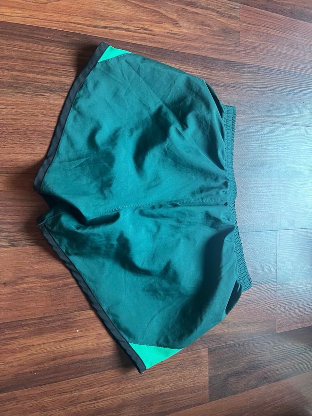 Shorts Nike running verde