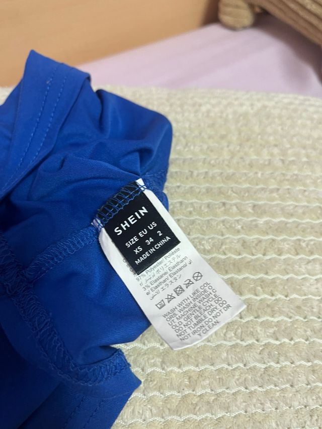 Top SHEIN azul talla XS