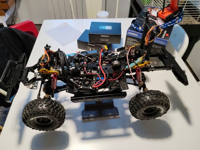 TRAXXAS TRX4 DEFENDER + SPEKTRUM RUGGED DX5