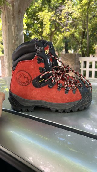 Botas La Sportiva rojas, talla 40
