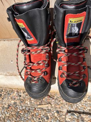 Botas La Sportiva rojas, talla 40