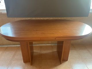Mesa oval de madera