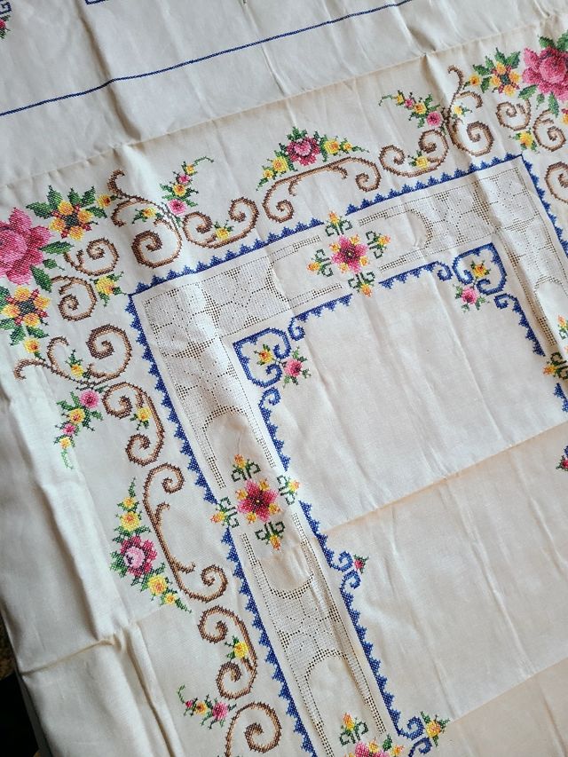 Tovaglia ricamata vintage