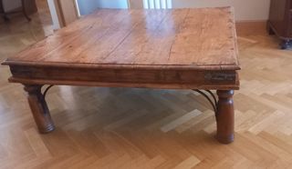 Mesa de centro de salón de madera maciza.
