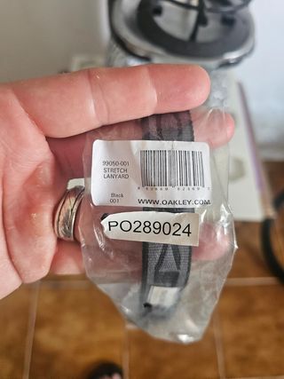 Stretch Lanyard Oakley Black/Red Original.