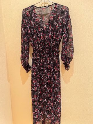 Vestido Zara midi flores. Nuevo con etiqueta.