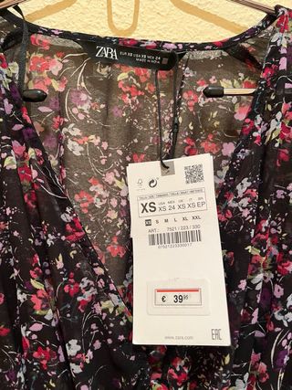 Vestido Zara midi flores. Nuevo con etiqueta.