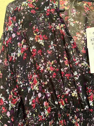 Vestido Zara midi flores. Nuevo con etiqueta.