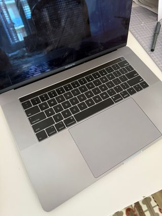MacBook Pro 16" 2018 i7: Piezas o para reparar