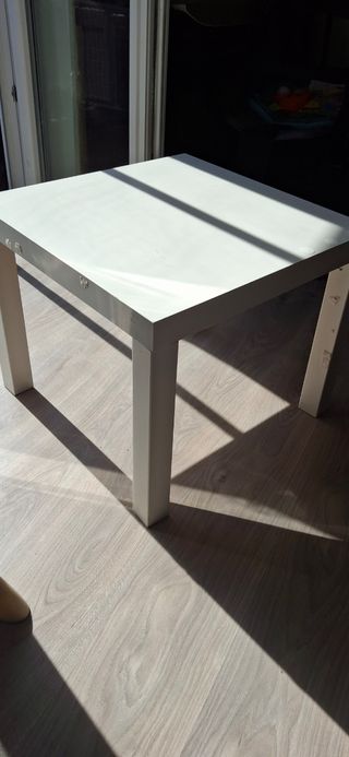 Tavolino bianco in legno - 5€