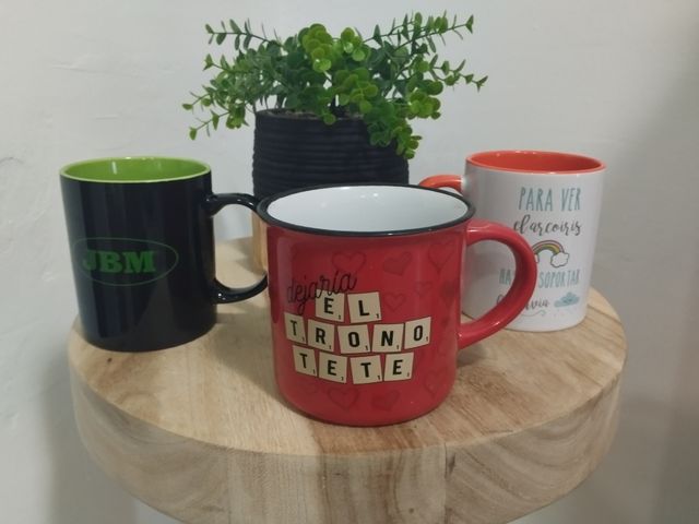 3 Tazas de cerámica - rojas y negra