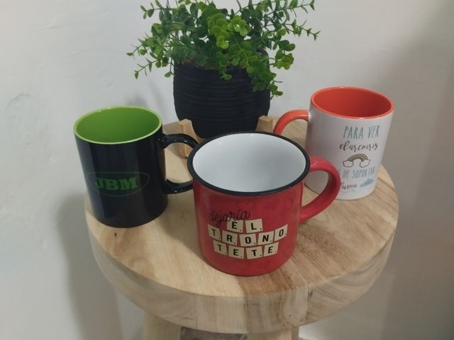 3 Tazas de cerámica - rojas y negra