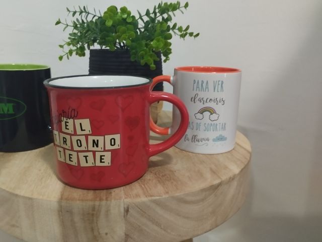 3 Tazas de cerámica - rojas y negra