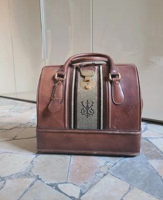 Baule vintage in pelle e velluto