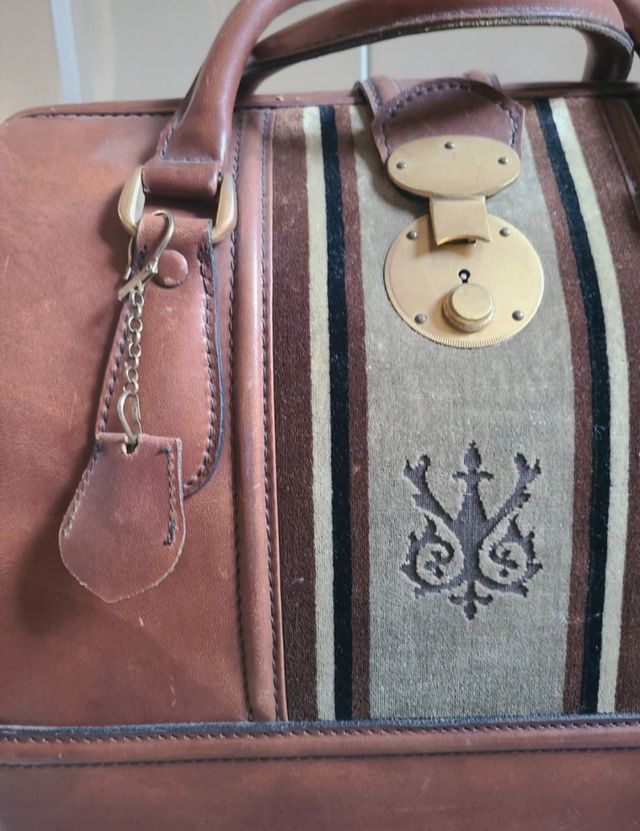 Baule vintage in pelle e velluto