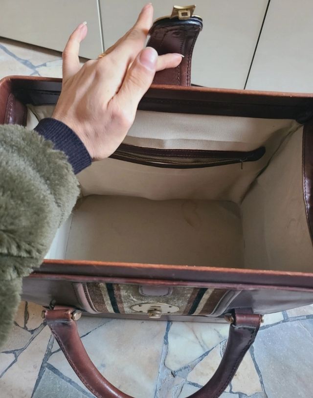 Baule vintage in pelle e velluto