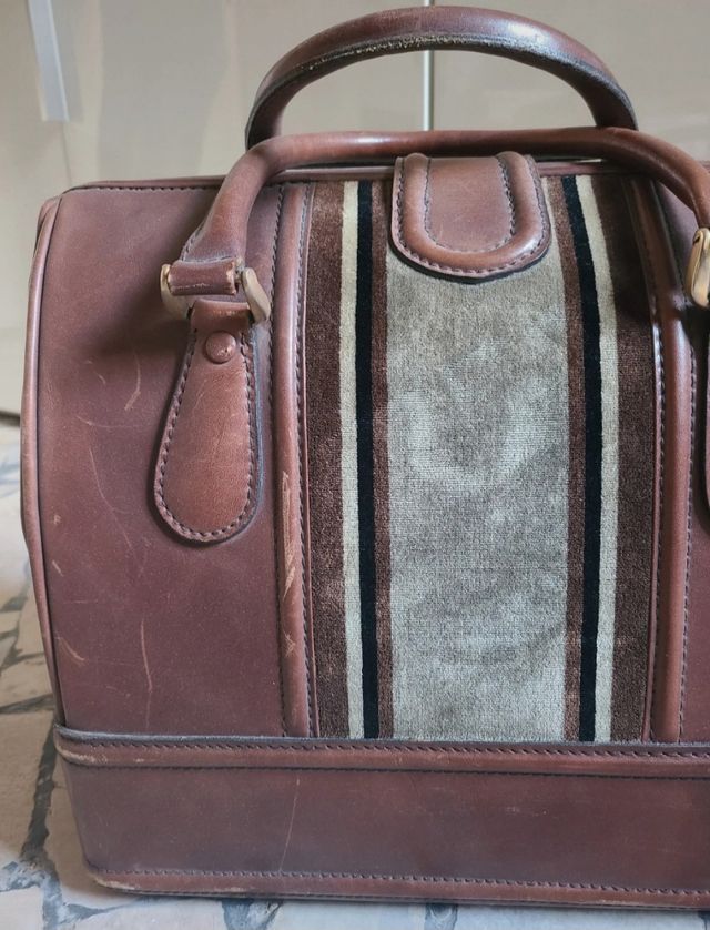Baule vintage in pelle e velluto