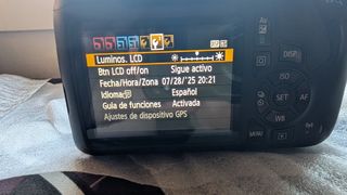 Canon EOS 1300D + Objetivo EF-S 18-55mm tiene WiFi