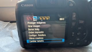 Canon EOS 1300D + Objetivo EF-S 18-55mm tiene WiFi