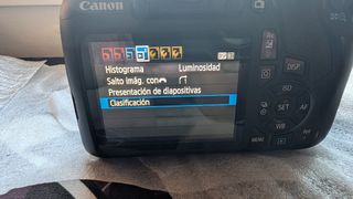 Canon EOS 1300D + Objetivo EF-S 18-55mm tiene WiFi