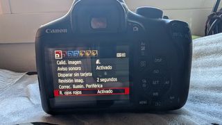 Canon EOS 1300D + Objetivo EF-S 18-55mm tiene WiFi