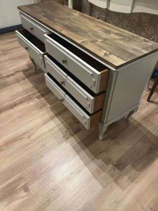 Mesitas y cómodas restauradas por encargo