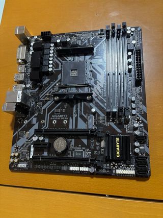 Placa base GIGABYTE B450M DS3H
