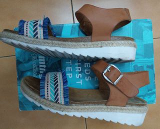 Sandalias Mustang marrón-azul, nº37