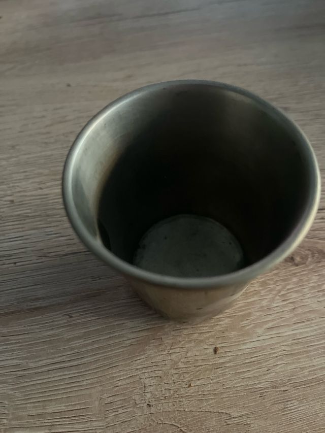 Vaso metálico antiguo