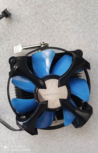Ventilador PC silencioso con disipador Deepcool.