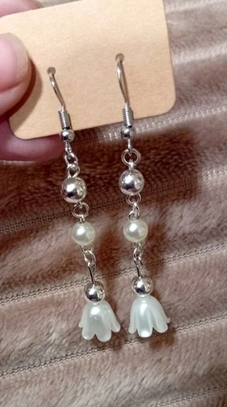 Pendientes largos con tulipanes