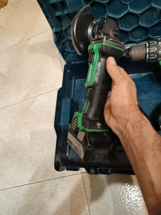 CONJUNTO HITACHITaladro percutor Hikoki 18V Y RADI