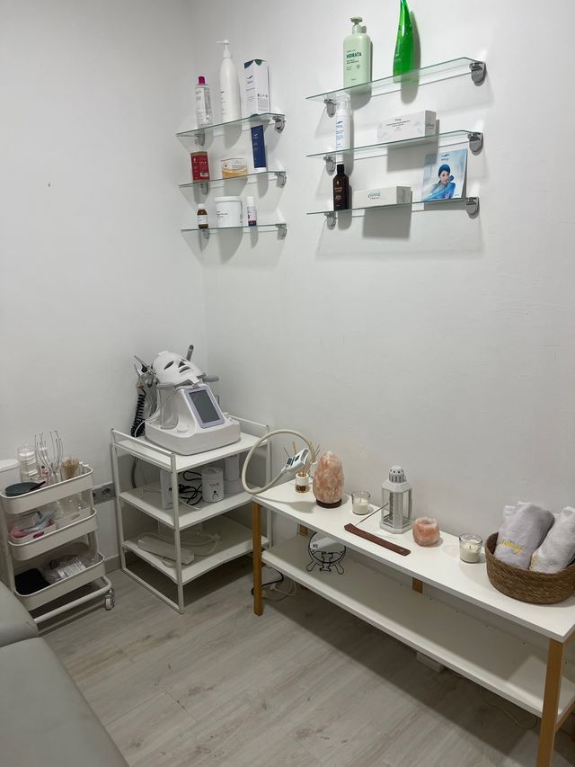 se alquila cabina de estetica