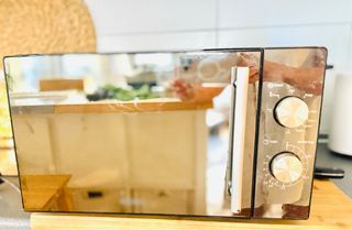 Precioso Microondas KOENIC, espejo