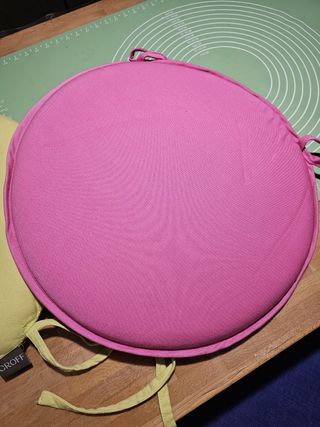 Cuscino rotondo rosa in tessuto