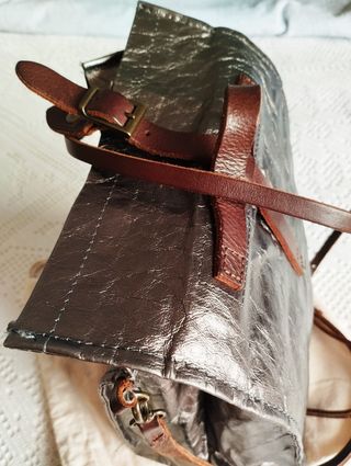 Borsa UASHMAMA in cuoio e carta lavorata